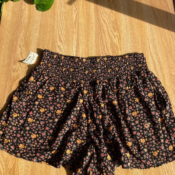 Aeropostale Pants - Aeropostale Soft Floral Shorts Size Medium